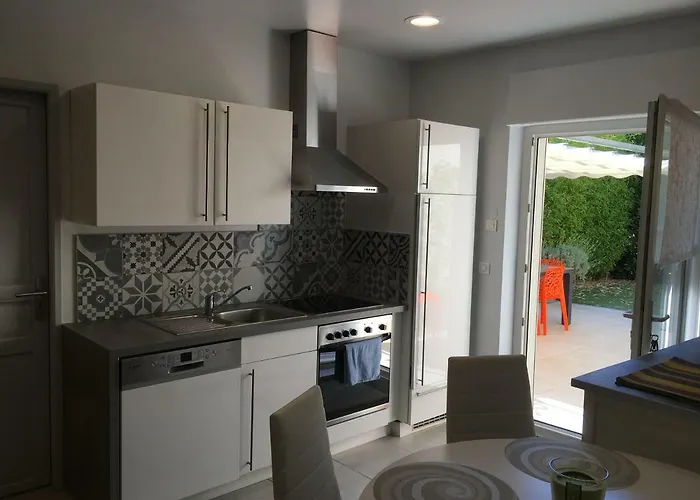 Maxime 4 Pieces Apartment